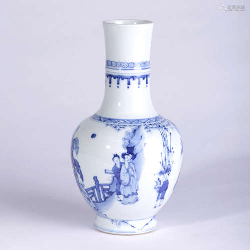 A BLUE AND WHITE FIGURE PORCELAIN VASE