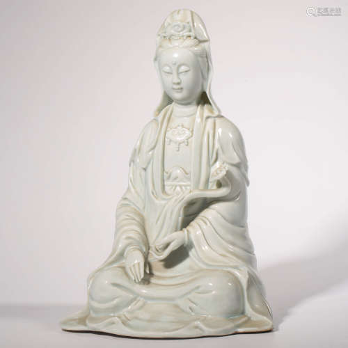 A DEHUA WHITE GLAZED PORCELAIN STATUE