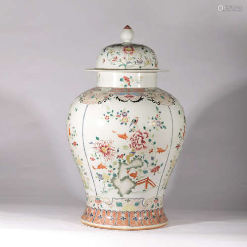 A FAMILLE ROSE FLORAL PORCELAIN JAR WITH COVER