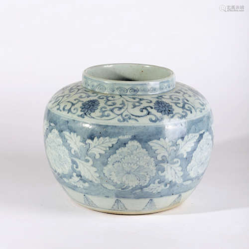 A BLUE AND WHITE PEONY PATTERN PORCELAIN JAR