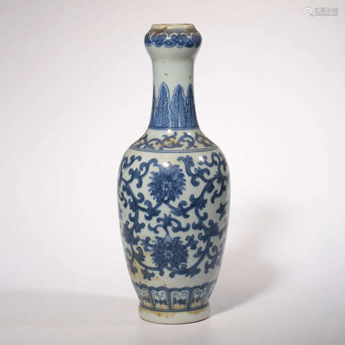 A BLUE AND WHITE FLORAL PORCELAIN GARLIC-HEAD VASE