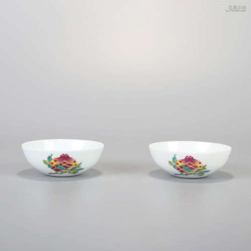 A PAIR OF FAMILLE ROSE PEACH PATTERN PORCELAIN BOWL