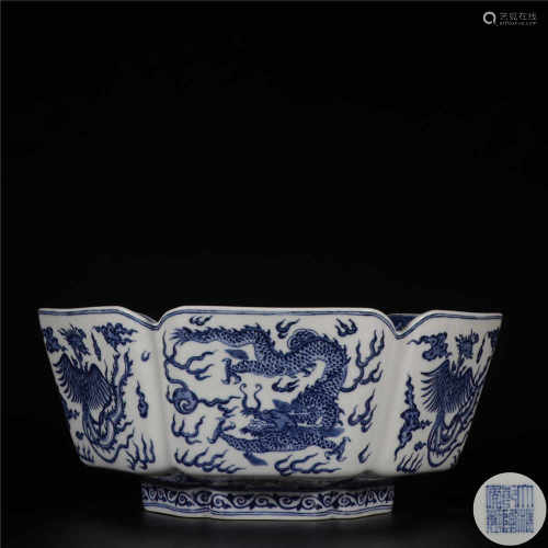 A blue and white dragon and phoenix bowl