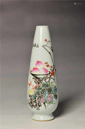 A famille rose flower vase