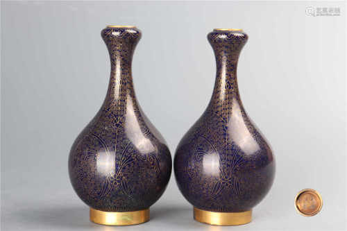 A pair of garlic head clossione vases
