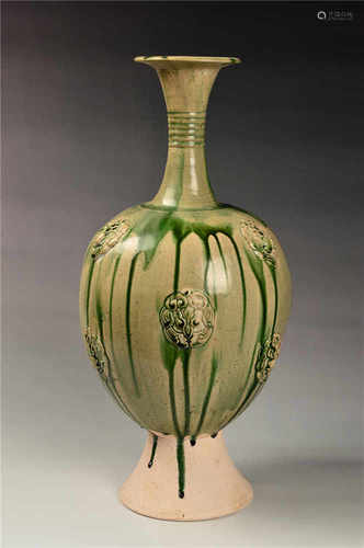 A sancai glazed long neck vase