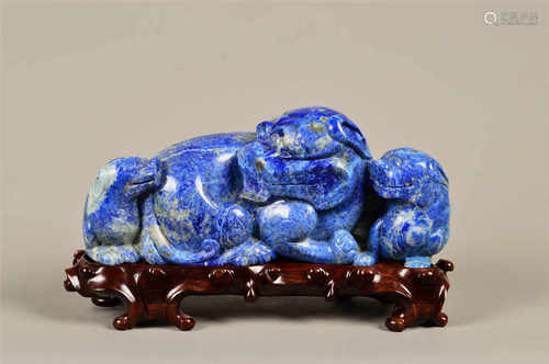 A lapis decorative piece