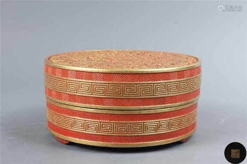 A porcelain box imatating lacquer