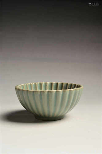 A long quan kiln melon shaped bowl 龙泉窑瓜棱碗