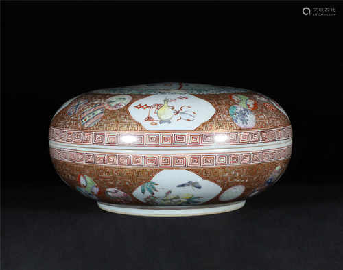 Famille Rose Pomander Box Jiaqing Style