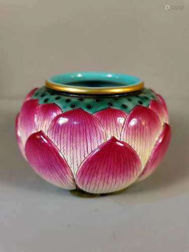 Famille Rose Lotus Waterpot Qianlong Style