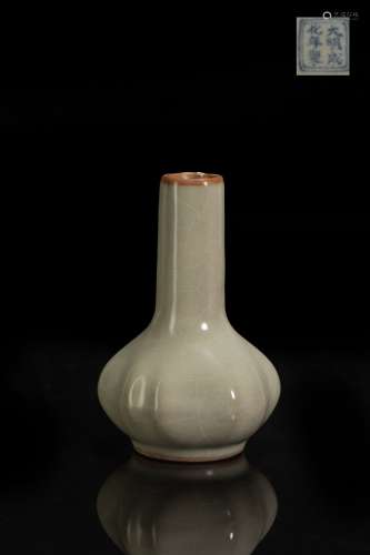 ChengHua Long Neck Vase from Ming