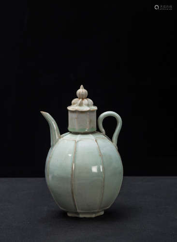 White and Green Kiln Vase from Southern Song