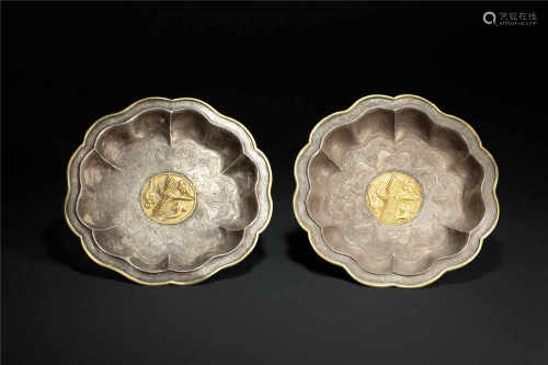 A Pair of Silvering and Golden Flower Plate from Yuan