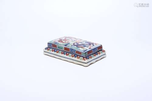 chinese blue and white wucai porcelain square box