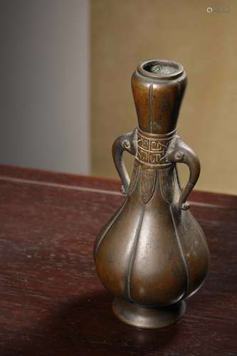 chinese bronze ribbed garlic-head vase