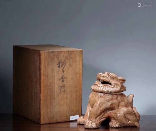 陶塑祥狮香薰炉 带木盒