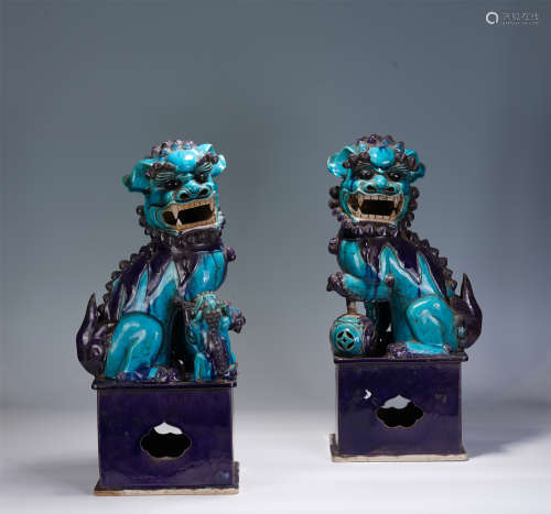A PAIR OF CHINESE SAN-CAI GLAZED POTTERY LIONS
