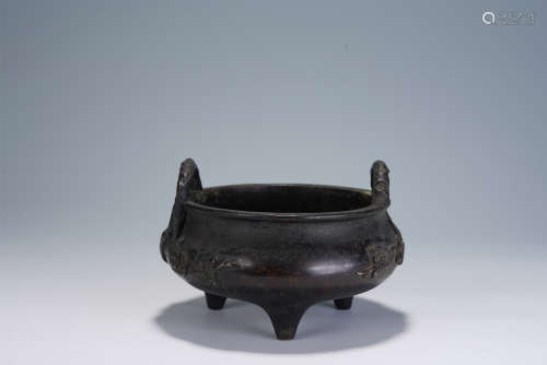 A CHINESE CARVED DOUBLE HANDLE BRONZE INCENSE BURNER
