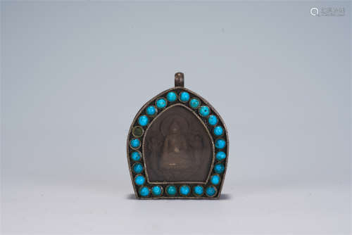 A CHINESE HARDSTONES INLAID SILVER BUDDHA PLAQUE