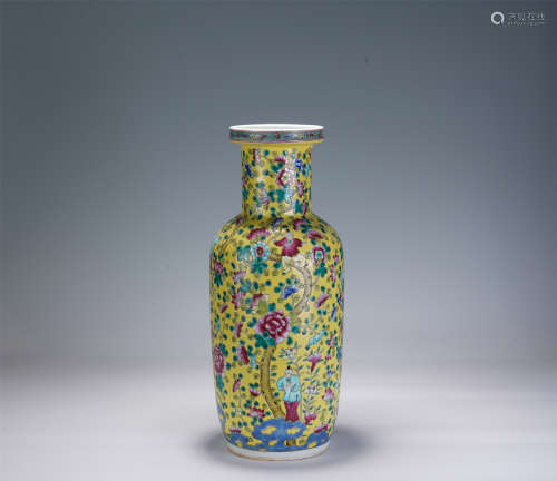A CHINESE YELLOW GROUND FAMILLE ROSE PORCELAIN VASE