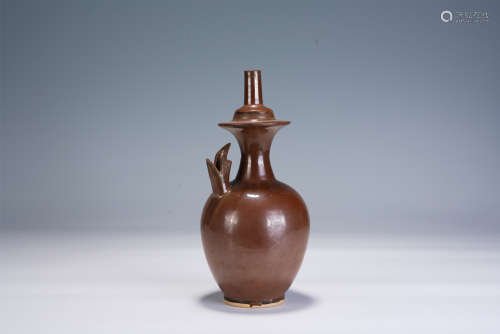 A CHINESE LAOYAO-TYPE BROWN GLAZED PORCELAIN VASE