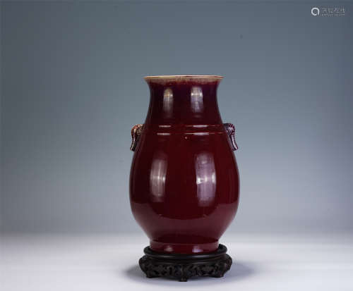 A CHINESE RUBY RED GLAZED DOUBLE HANLDE PORCELAIN VASE