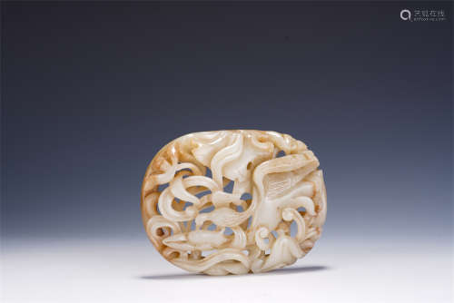 A CHINESE HOLLOW CARVING WHITE JADE PENDANT