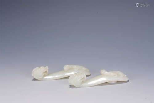 A PAIR OF CHINESE CARVED WHITE JADE BELT HOOKS