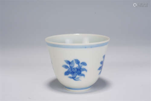 A CHINESE BLUE AND WHITE PORCELAIN CUP