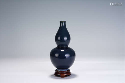 A CHINESE BLUE GLAZED DOUBLE-GOURD PORCELAIN VASE