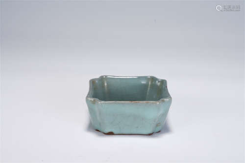 A CHINESE LAOYAO-TYPE GLAZED PORCELAIN BRUSH WASHER