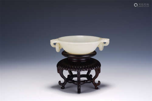 A CHINESE CARVED WHITE JADE BOWL WITH TWO LOOP HANDLES