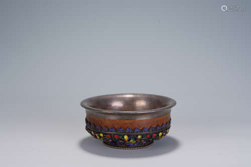 A CHINESE HARDSTONES INLAID SILVER BOWL