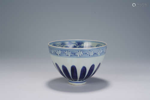 A CHINESE BLUE AND WHITE PORCELAIN CUP