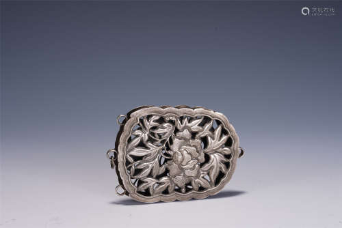 A CHINESE HOLLOW CARVING SILVER DECORATION
