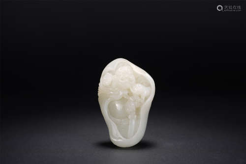 A CHINESE CARVED WHITE JADE BUDDHA PENDANT