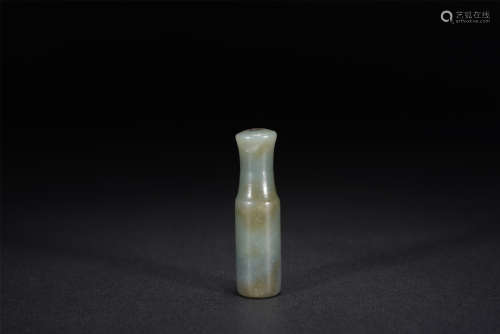 A CHINESE JADE CARVED CIGARETTE HOLDER