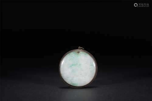 A CHINESE CARVED JADEITE JADE PENDANT