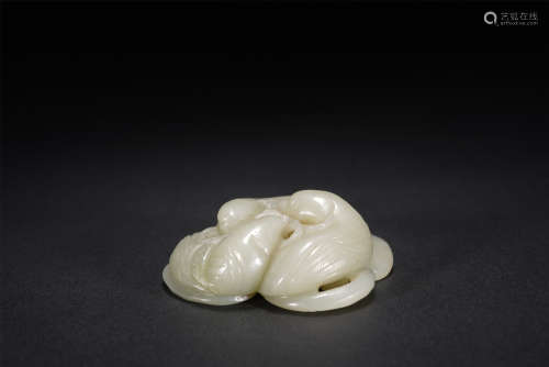 A CHINESE CARVED WHITE JADE PENDANT