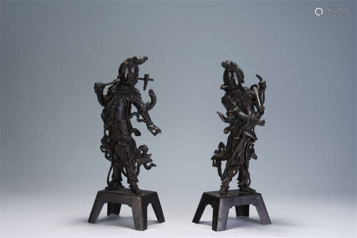 A PAIR OF CHINESE CARVED BRONZE MYTHICAL FIGURES