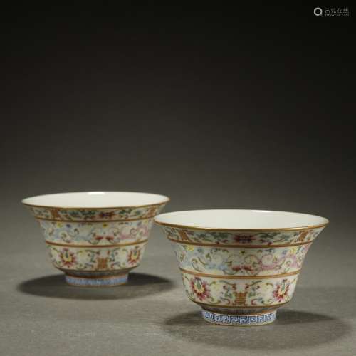 A PAIR OF CHINESE QING DYNASTY FAMILLE-ROSE TEA CUPS