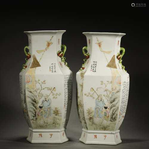 CHINESE QING DYNASTY,A PAIR OF FAMILLE-ROSE VASES