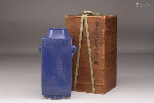 「大清雍正年製」款  祭藍釉象耳瓶