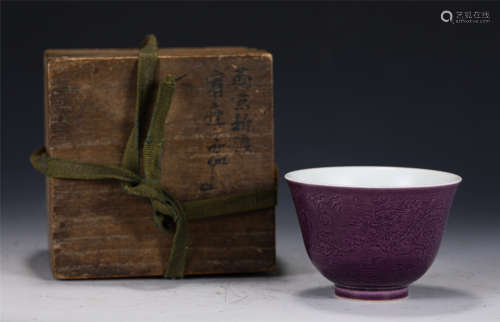 A CHINESE PURPLE GLAZED PORCELAIN CUP