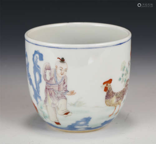 A CHINESE WU CAI PORCELAIN CUP