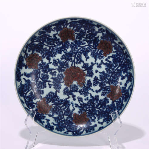 A CHINESE BLUE AND WHITE UNDERGLAZED RED PORCELAIN PLATE