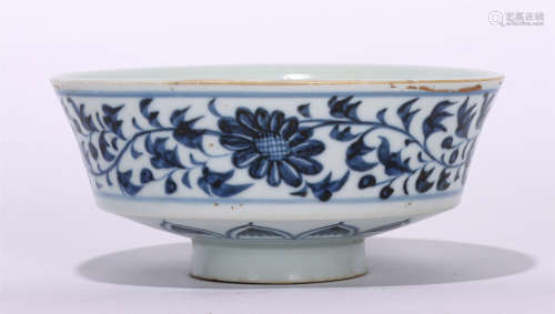 A CHINESE BLUE AND WHITE PORCELAIN BOWL