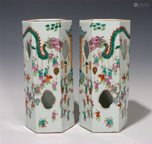 A PAIR OF CHINESE FAMILLE ROSE PORCELAIN HEXAGONAL BRUSH POT