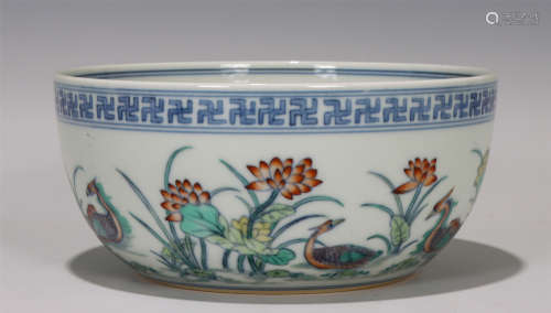 A CHINESE BLUE AND WHITE DOU-CAI PORCELAIN BOWL
